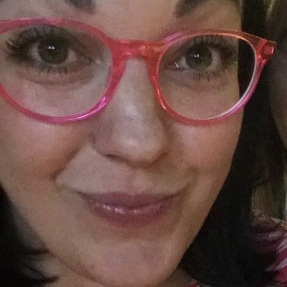 Meet your Posher, Sara - Picture 2 of 3